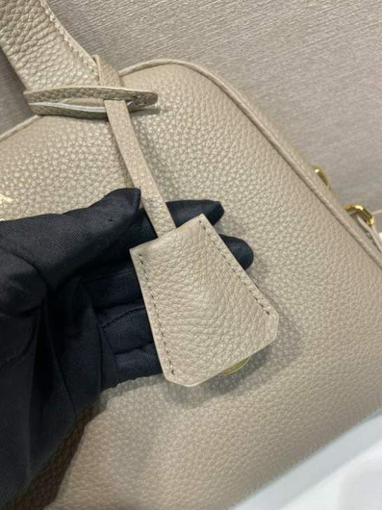 Picture of Prada Handbags _SKUfw216012687fw